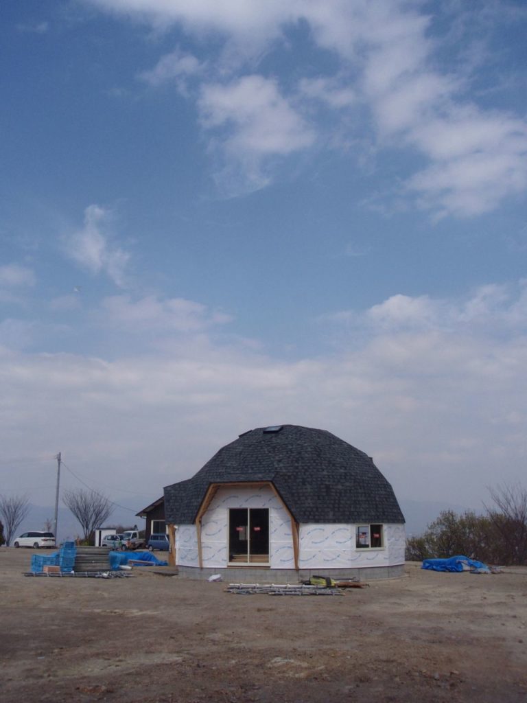 建築中のフラードームハウス